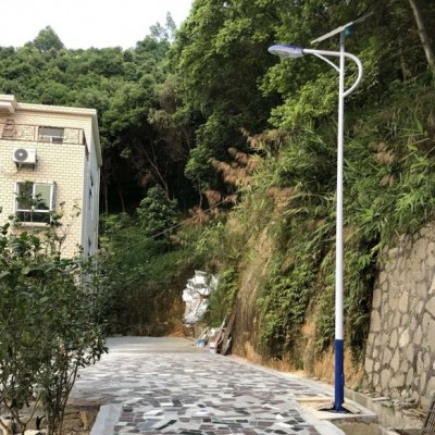 廣西6-8太陽能路燈桿   **
