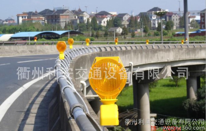 太陽能路障燈路錐燈警示燈