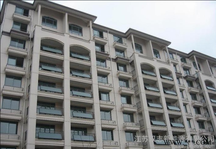 供應雙志陽臺平板式壁掛熱水器，高層建筑專用，一臺頂兩臺：太陽能+電熱水器