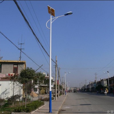 廠家供應農村小區道路照明改造6米8米單臂LED太陽能路燈