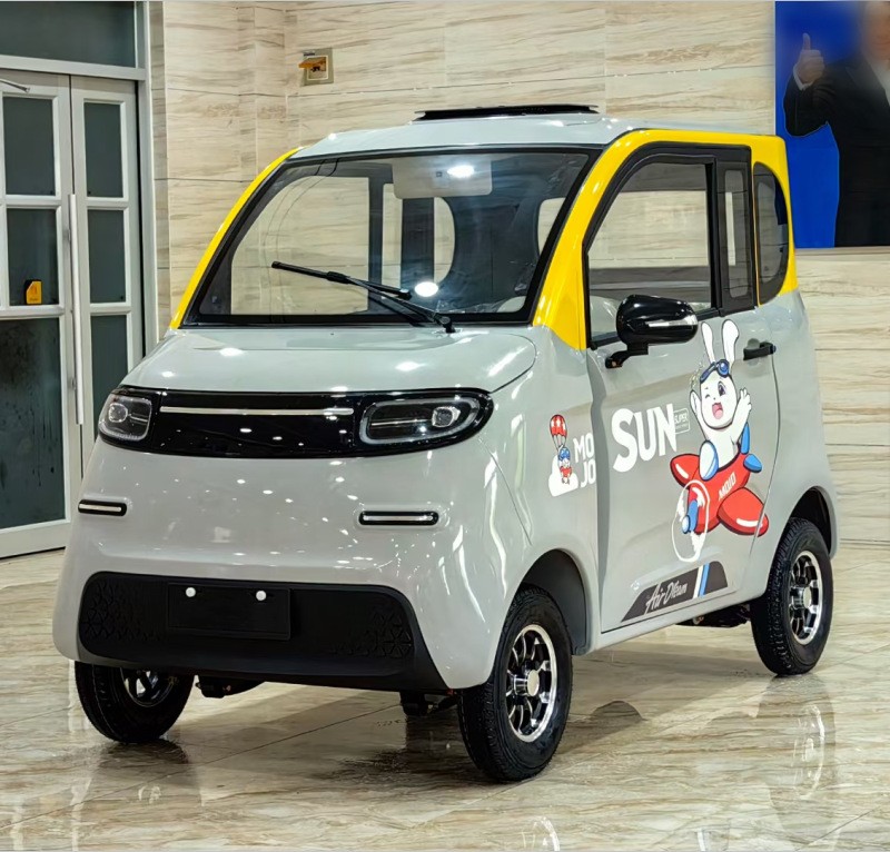 新款電動四輪車家用小型全封閉代步車成人油電兩用新能源電轎電瓶