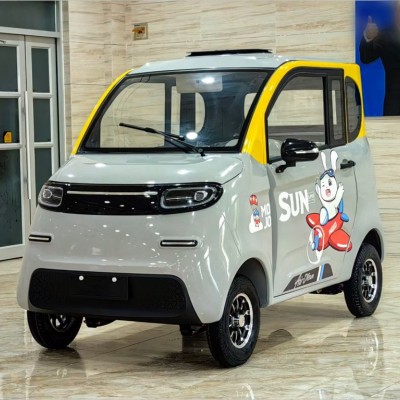 新款電動(dòng)四輪車(chē)家用小型全封閉代步車(chē)成人油電兩用新能源電轎電瓶