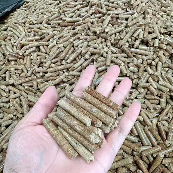 源頭廠家批發(fā) 生物質(zhì)全竹顆粒 高熱值低灰份耐燒耐用 純竹粉顆粒