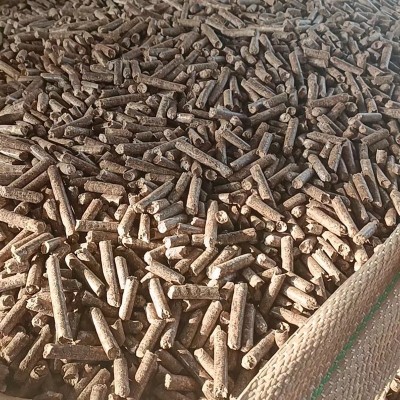 樟子松生物質木顆粒家用取暖鍋爐燃料高熱不結焦清潔能源顆粒